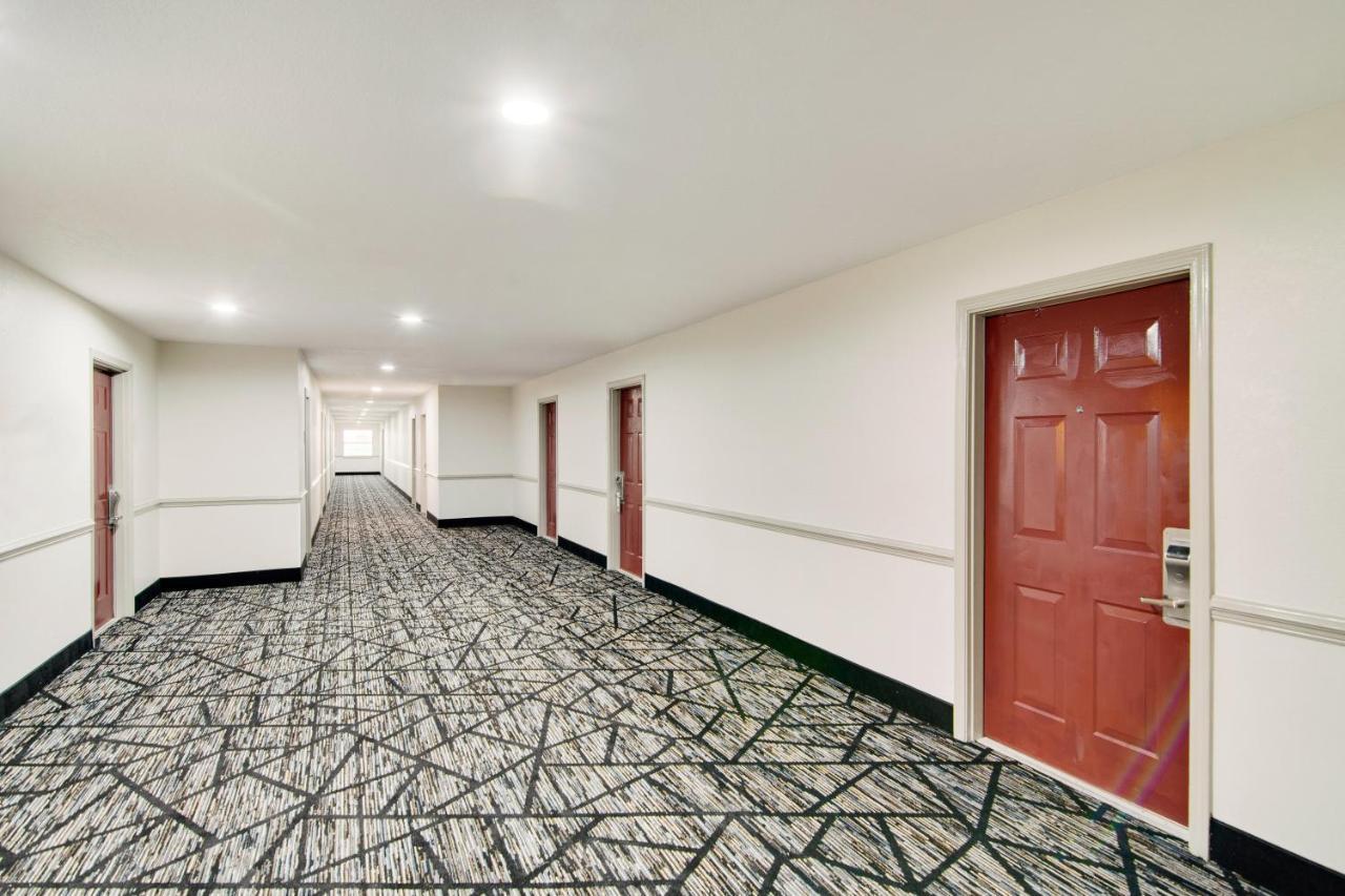 Red Roof Inn & Suites Pensacola-Nas Corry Beach Haven Bagian luar foto