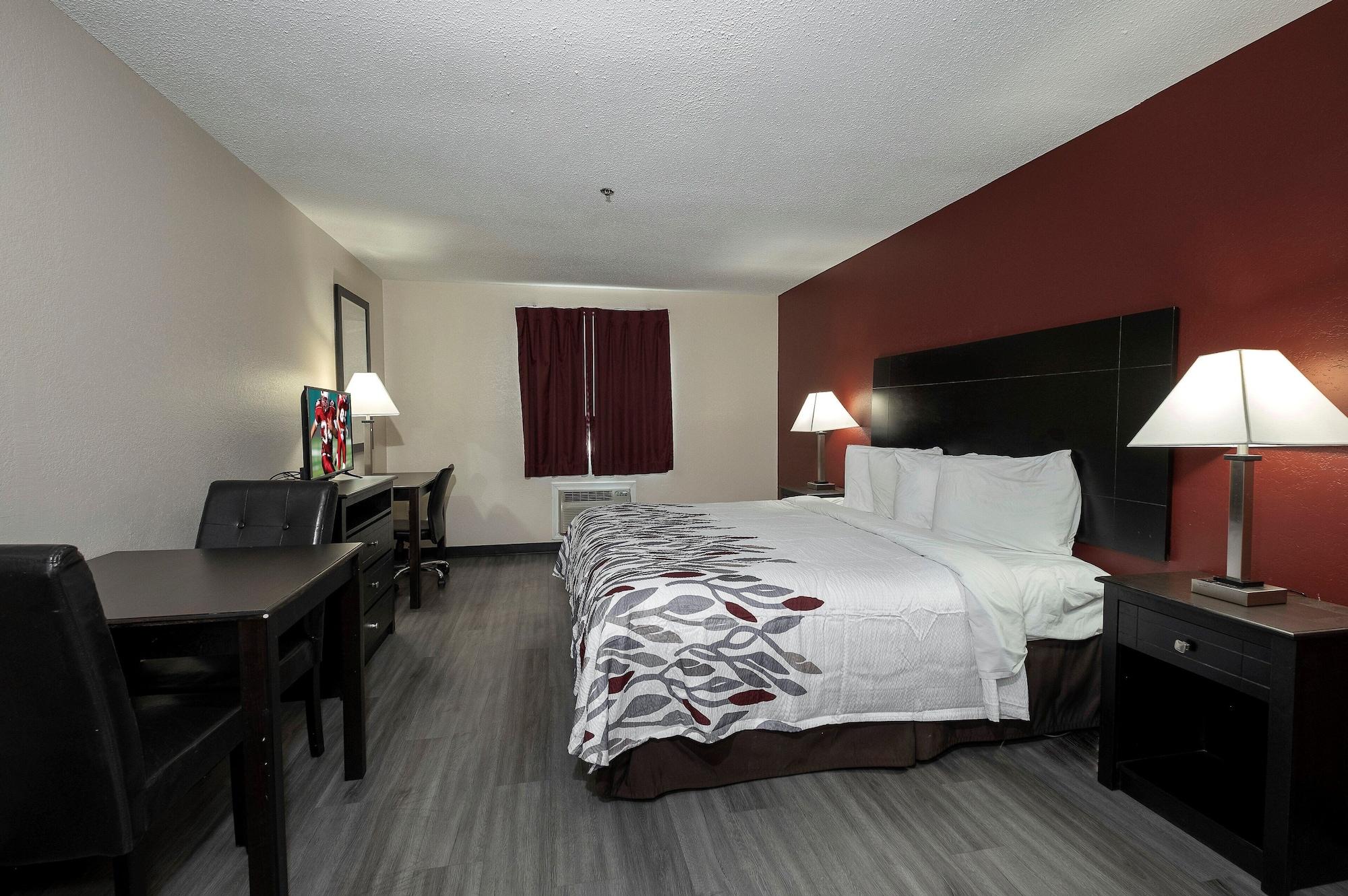 Red Roof Inn & Suites Pensacola-Nas Corry Beach Haven Bagian luar foto