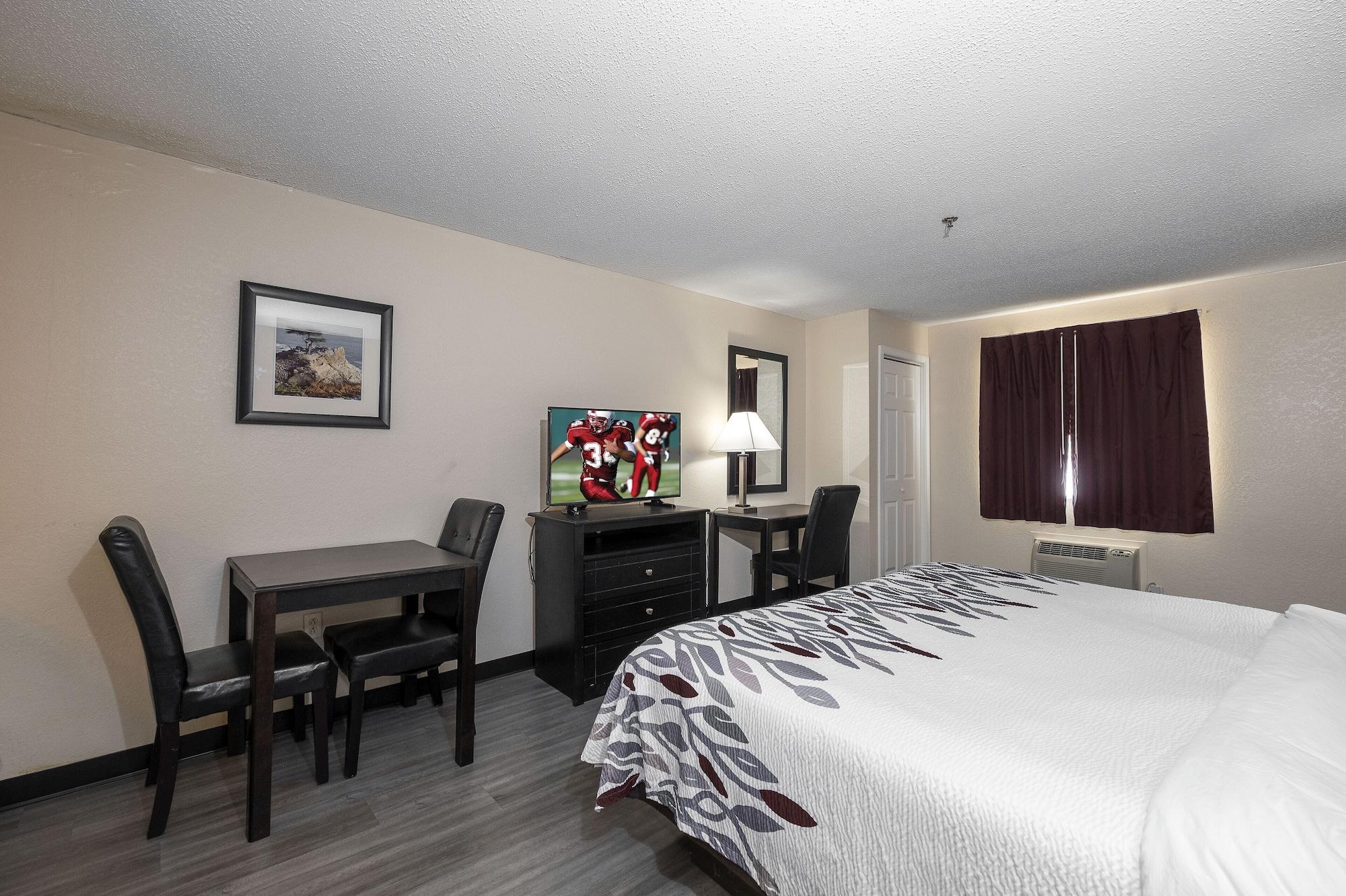 Red Roof Inn & Suites Pensacola-Nas Corry Beach Haven Bagian luar foto