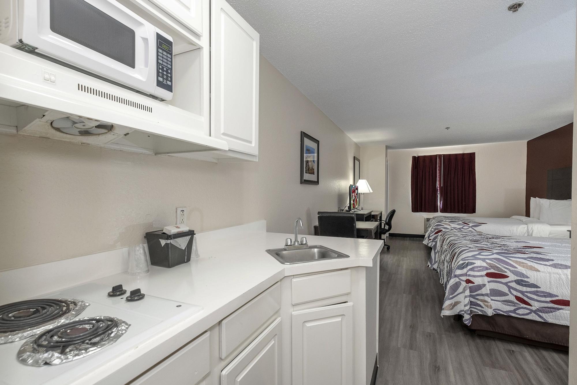 Red Roof Inn & Suites Pensacola-Nas Corry Beach Haven Bagian luar foto