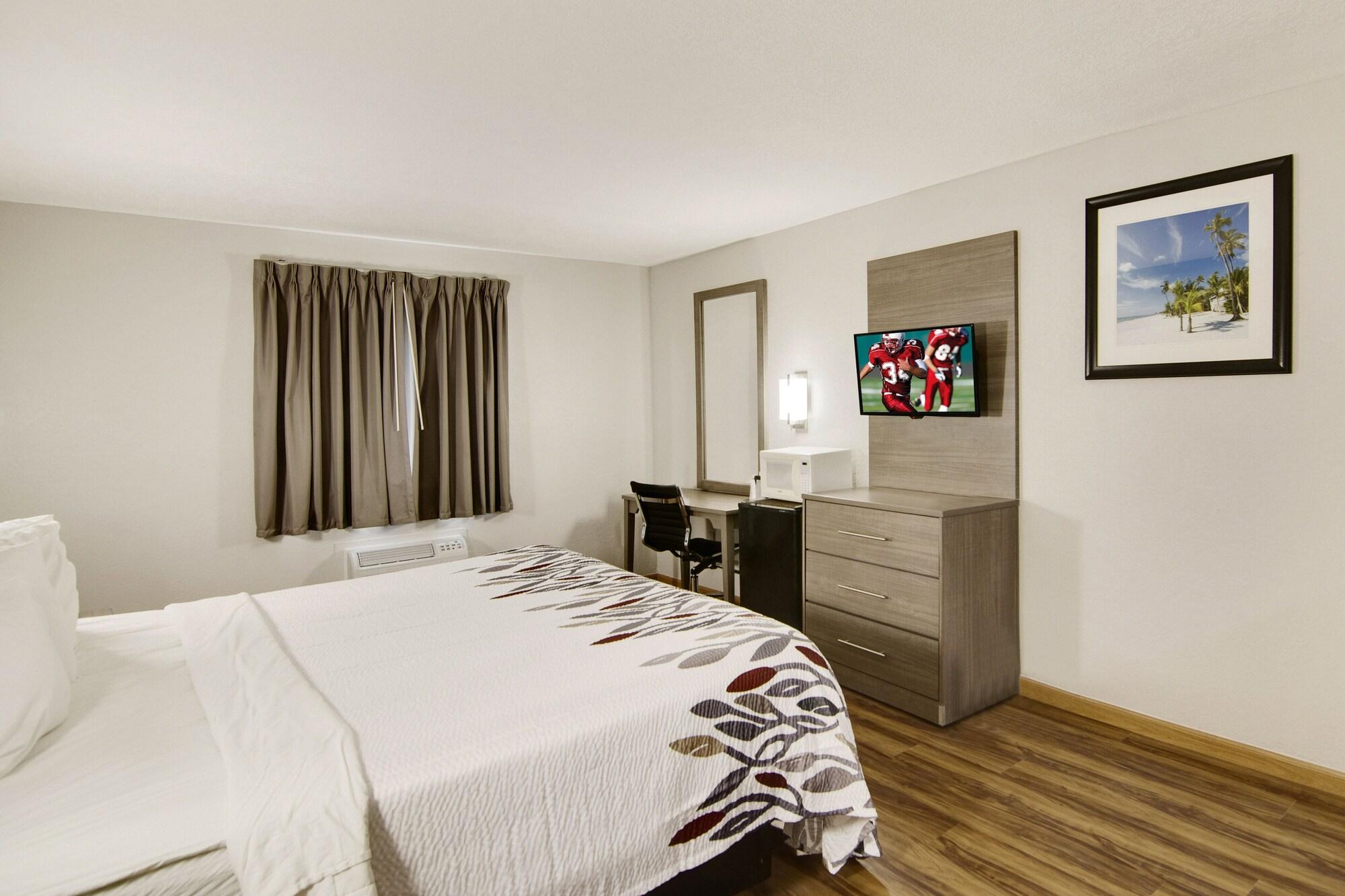 Red Roof Inn & Suites Pensacola-Nas Corry Beach Haven Bagian luar foto
