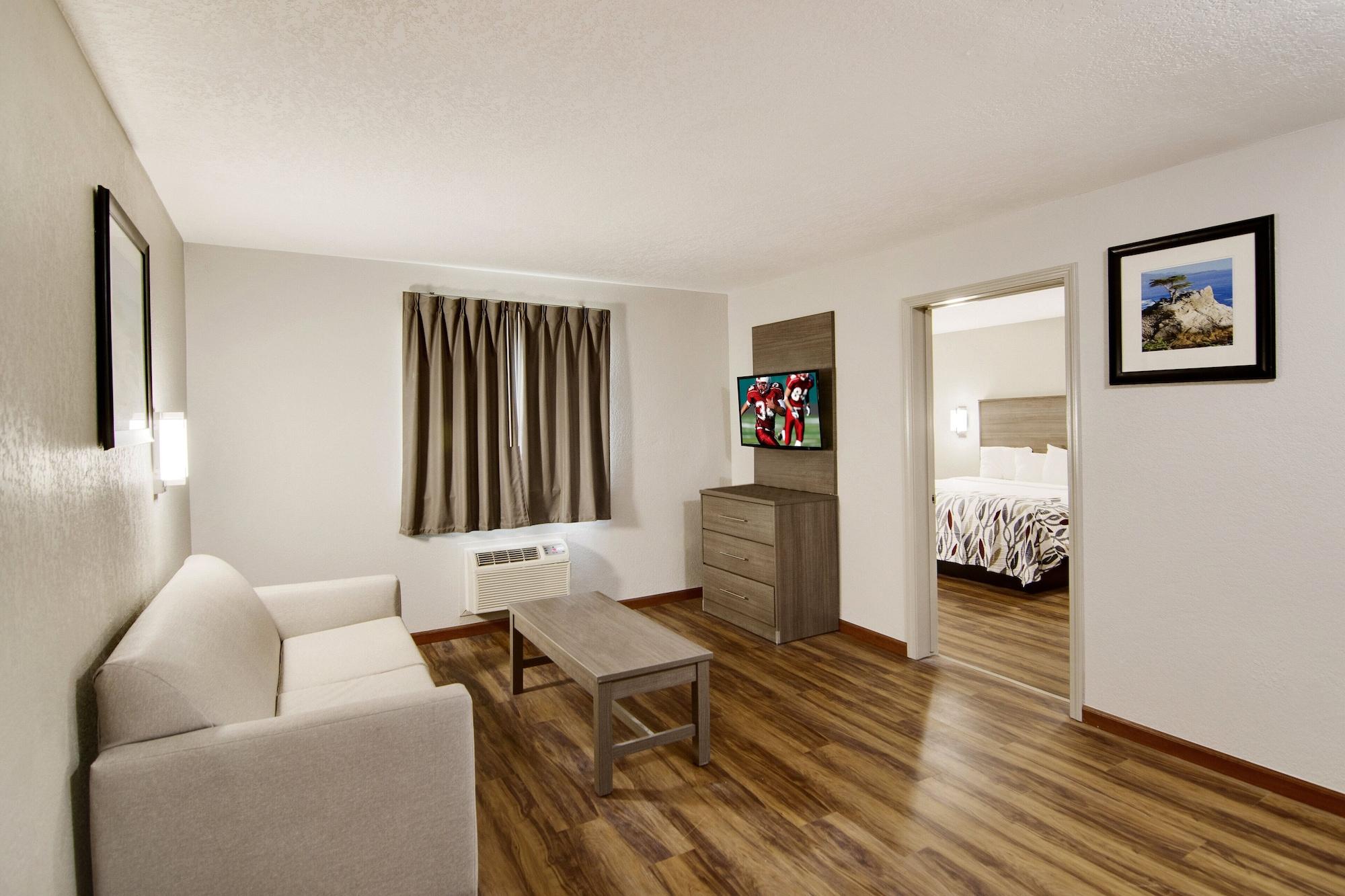 Red Roof Inn & Suites Pensacola-Nas Corry Beach Haven Bagian luar foto