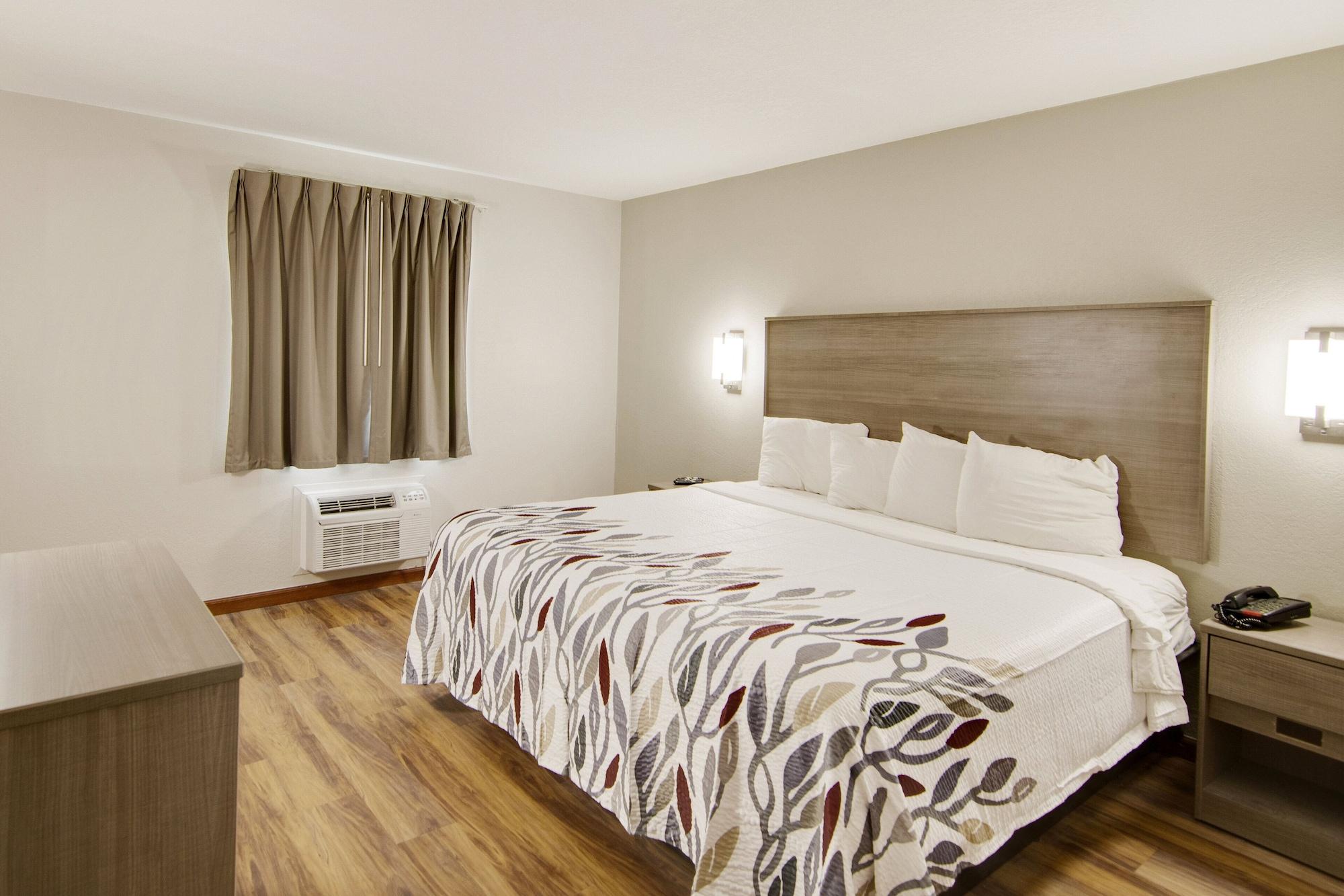 Red Roof Inn & Suites Pensacola-Nas Corry Beach Haven Bagian luar foto