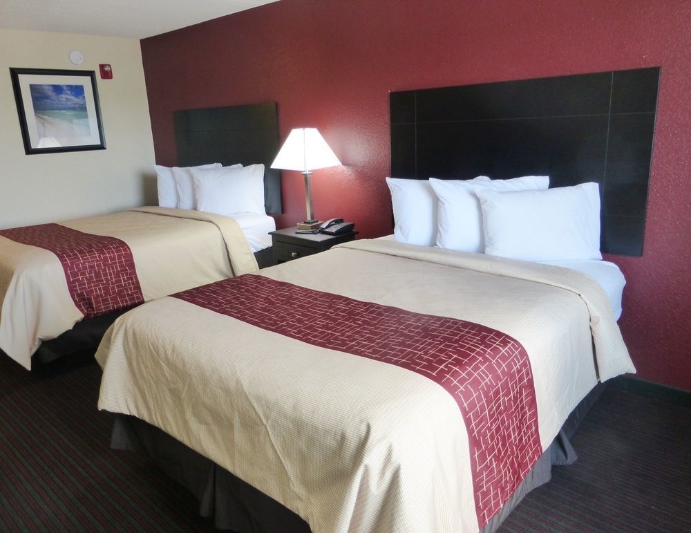 Red Roof Inn & Suites Pensacola-Nas Corry Beach Haven Bagian luar foto