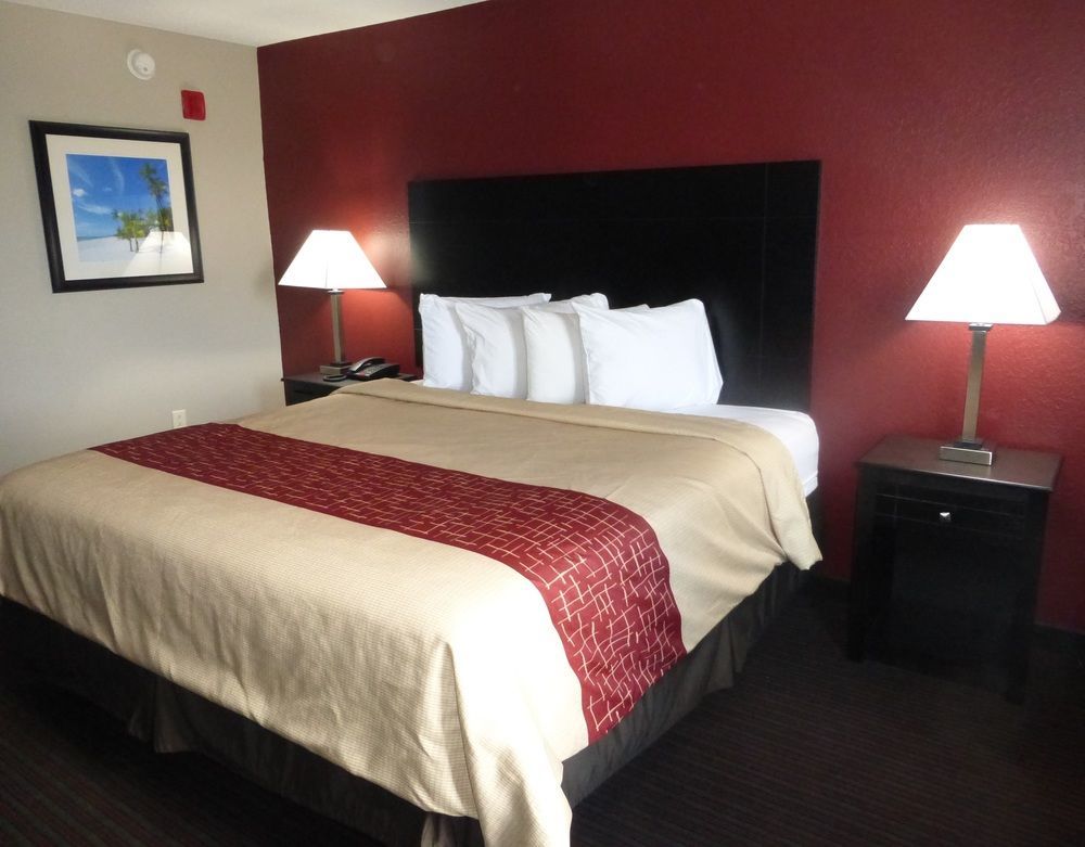 Red Roof Inn & Suites Pensacola-Nas Corry Beach Haven Bagian luar foto